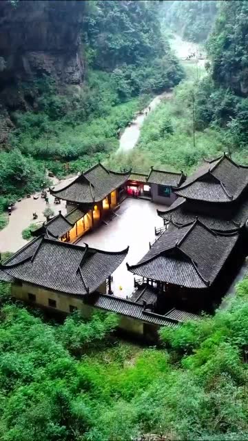 重庆武隆天坑下发现古代建筑,世外桃源好风景,好像十面埋伏!