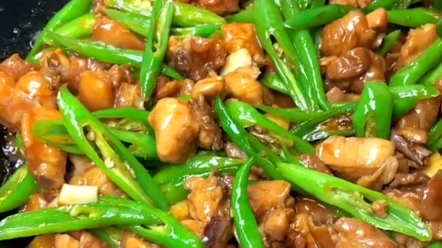 好吃的青椒炒鸡来啦,好吃又方便……你们学会了吗?