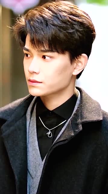 丁禹兮,侧脸棱角分明,正脸充满少年感,眼睛里又全是戏!