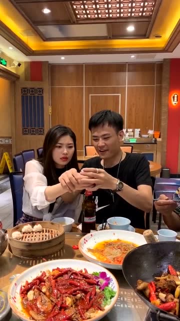 三十多岁第一次出来相亲吃饭,这是什么情况,莫名其妙!