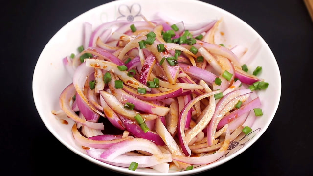凉拌洋葱怎么做更入味,教你几个小技巧,开胃又解馋,特别好吃,你学会了