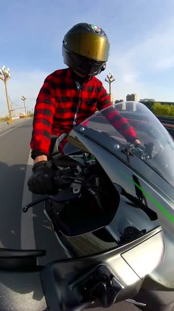 机车村长驾驶川崎h2的视角,帅的简直没话说!
