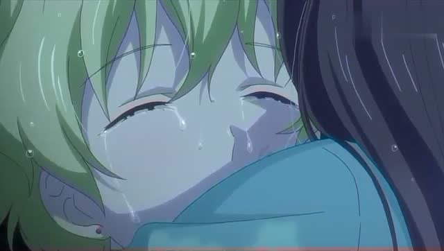 看到女主因自己受伤,黄发正太哭了,女主安慰他