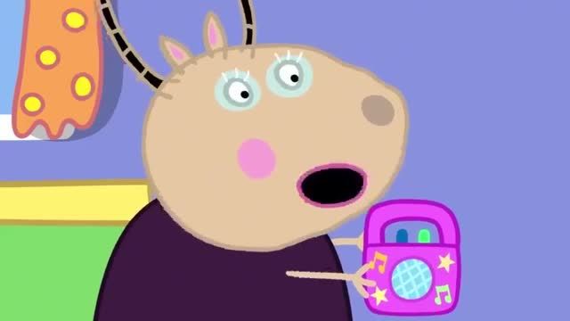 小猪佩奇:羚羊夫人带着孩子们跳舞,太热闹了,孩子们跳得不错!