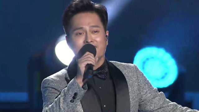 因《星光大道》走红,他抛妻弃子娶小7岁女友为妻,如今成这样