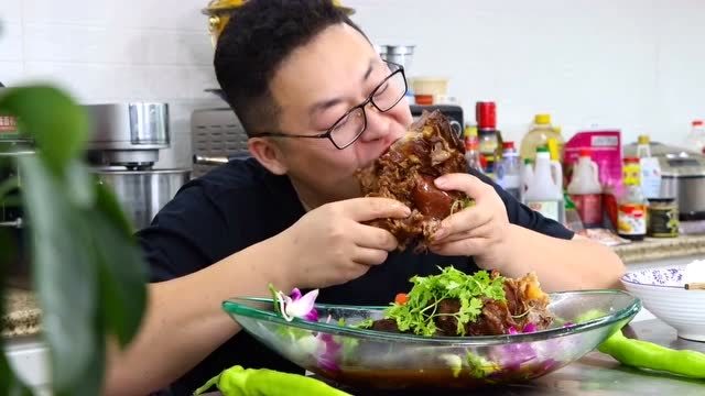 网红美食"红烧牛骨"半吨啃得口水直流啊