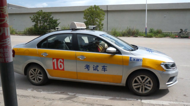 科目三有多难?实拍考试现场,看这位女学员是如何满分通过的