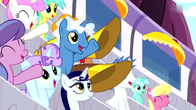 小马宝莉:在飞马队的比赛现场,碧琪也在认真练习吹萨克斯