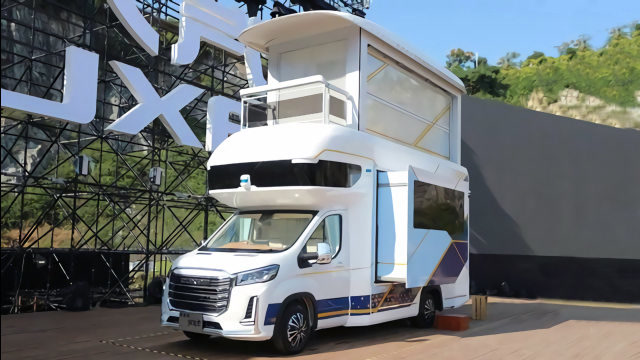 上汽maxus推别墅版房车,上下两层带露天阳台,车内堪比星级酒店!