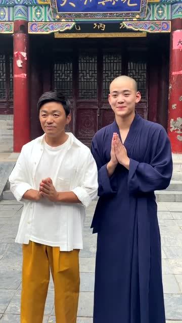 王宝强重回少林寺,大家看看谁帅?