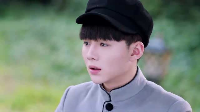 顾夏合不小心撞到一名女生,她要求顾夏合修好自行车