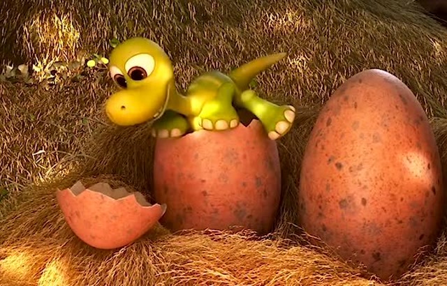 小恐龙孵化,三个恐龙蛋孵化出三只小恐龙,最大的蛋居然出来只最小的.