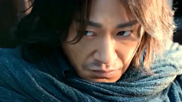 老九门第一战力别人都是被粽子追六爷是追粽子砍这才是狠人