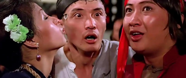 咸鱼翻身:洪金宝和美女一见钟情,扭纹柴脸一凑,占了大便宜!