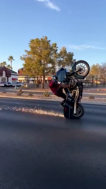 性能版哈雷玩翘头