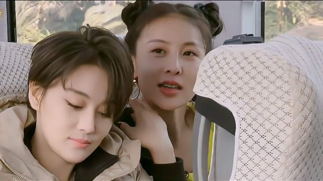 亲闺蜜都不一定敢这么互怼!贾青张馨予不顾镜头,各种"虎狼之词"不断!