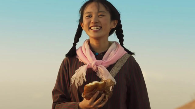 山海情:麦苗吃着油饼,看哥仨儿嬉闹,这笑容我陷进去了