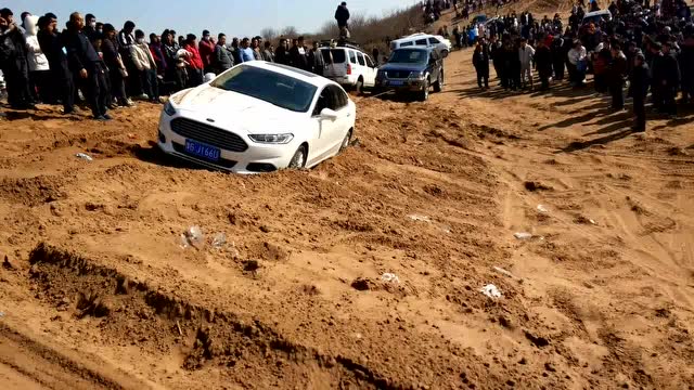 延津县汽车越野除了豪车,越野车外,农用三轮车也过来尝试爬坡!