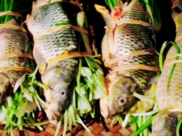 贵州水族美食《鱼包韭菜》