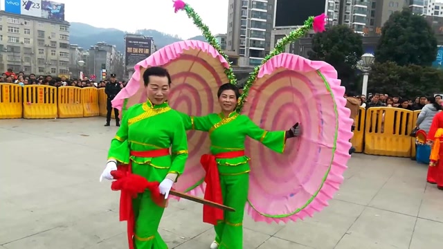 湖北竹溪县民俗蚌壳舞动作优美很好看