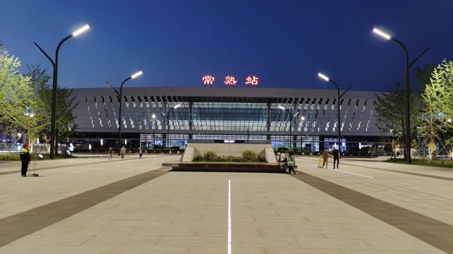 国家历史文化名城常熟,夜景灯光美丽,石梅公园附近商场人去楼空