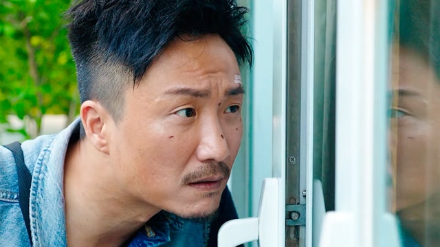 郑中基一首《你的眼睛背叛你的心》,真的太经典了