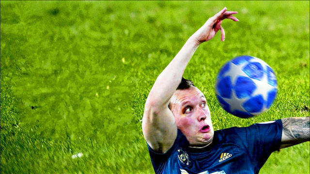 足球另类滑稽爆笑合集,奇葩球员踢球简直就是胡闹