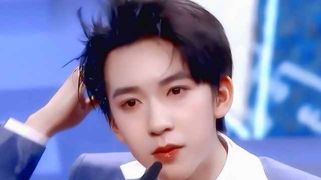时代少年团湿发造型超绝贺峻霖撩发回眸的瞬间被惊艳到了