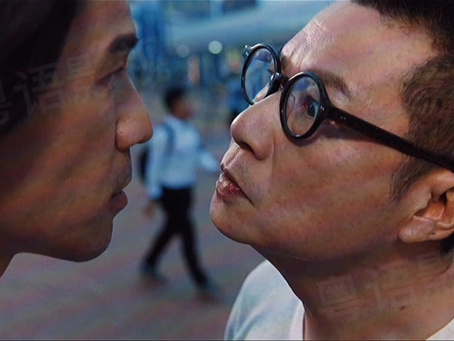 两个男人吵架,差点都亲上去了