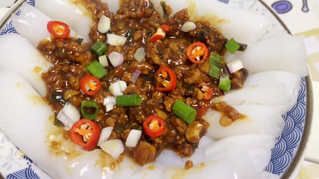 营养早餐:秘制肉酱猪肠粉,小朋友吃到舔盘子