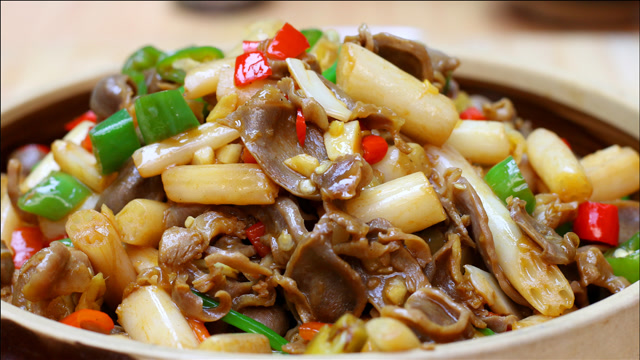 湖北下饭菜,泡藕带炒鸡杂,好多人不知道怎么做,大厨分享详细做法