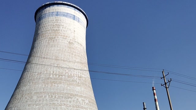 路过,拍一下热电厂的大烟囱