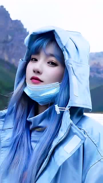 你们都在找的蓝发小姐姐#壁纸 #暴赞