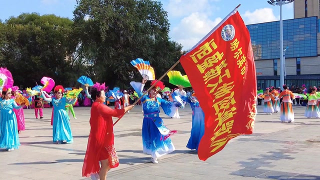 哈尔滨双城区四野广场百人大秧歌