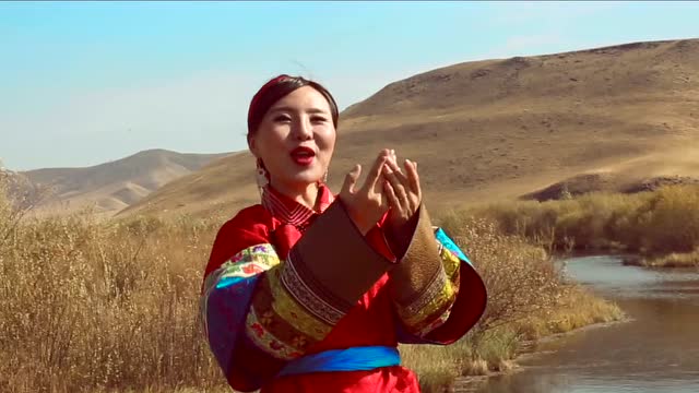 图雅娜莎《白云的故乡》