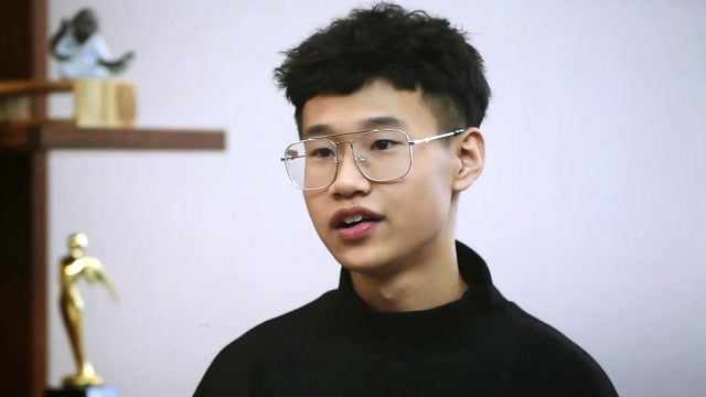 徐祥时作为一个音乐的忠实玩家,整天在家玩音乐连学业都荒废了,父母很