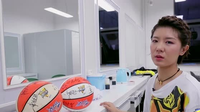 【花絮】周彤挥泪离别,全员送其签名篮球,这友谊谁看了不恰柠檬呢?