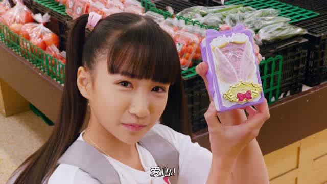 警察x战士爱心巡护:爱巡萌粉小翼华丽丽的变身过程!跳起舞来太可爱