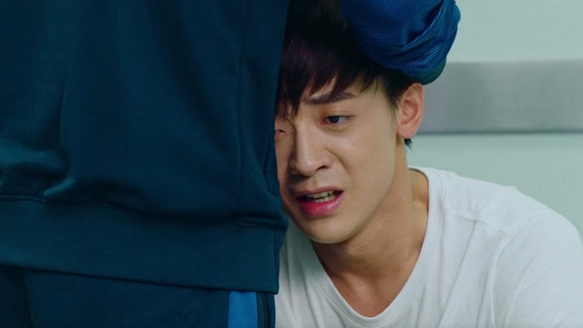 《蔚蓝50米第二季》第14集02:若晨父亲着急下海救人,却因身体不行被送