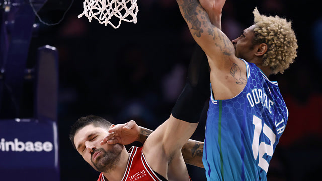 【原声】10日nba十佳球 乌布雷单臂隔扣武切维奇史密斯助飞布朗平筐空