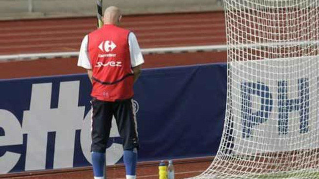 球场遇内急,那些球场尿尿的奇葩球员们