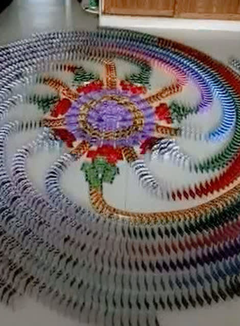 这到底叫多骨米诺牌还是多米骨诺牌