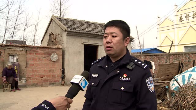 民警电工齐帮忙 老周奶家线路全更新