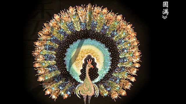 小时候玩的玻璃珠竟能这么玩,绣成画价值好几万,外国人抢着收藏