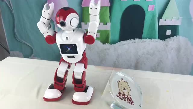 麦奇熊机器人小易