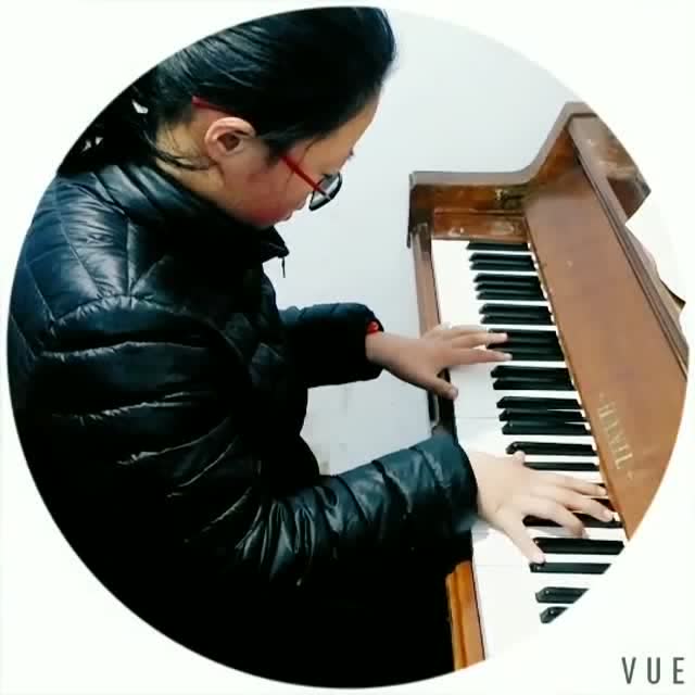 邹玉琪 钢琴表演小视频