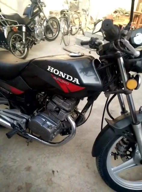 当年售价三四万的本田cbt双缸125!