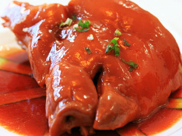 江苏淮扬菜天下闻名,扬州扒烧整猪头肥而不腻甜中带咸老少咸宜