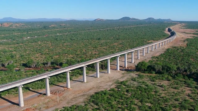 航拍蒙内铁路,中国帮助非洲人民实现百年梦想!