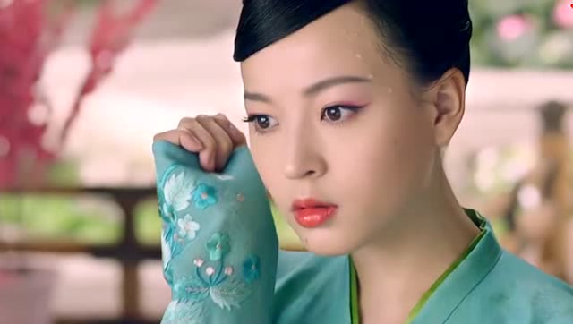 《柜中美人》翠凰沦落到在宫里扫地突然下雨,花无欢化身暖男送姜汤!